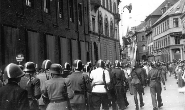Foto. Vestergade. Frihedskæmpere maj 1945